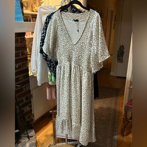 Floral off white below knee dress - Size XXL